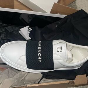 Brand new size 13.!!